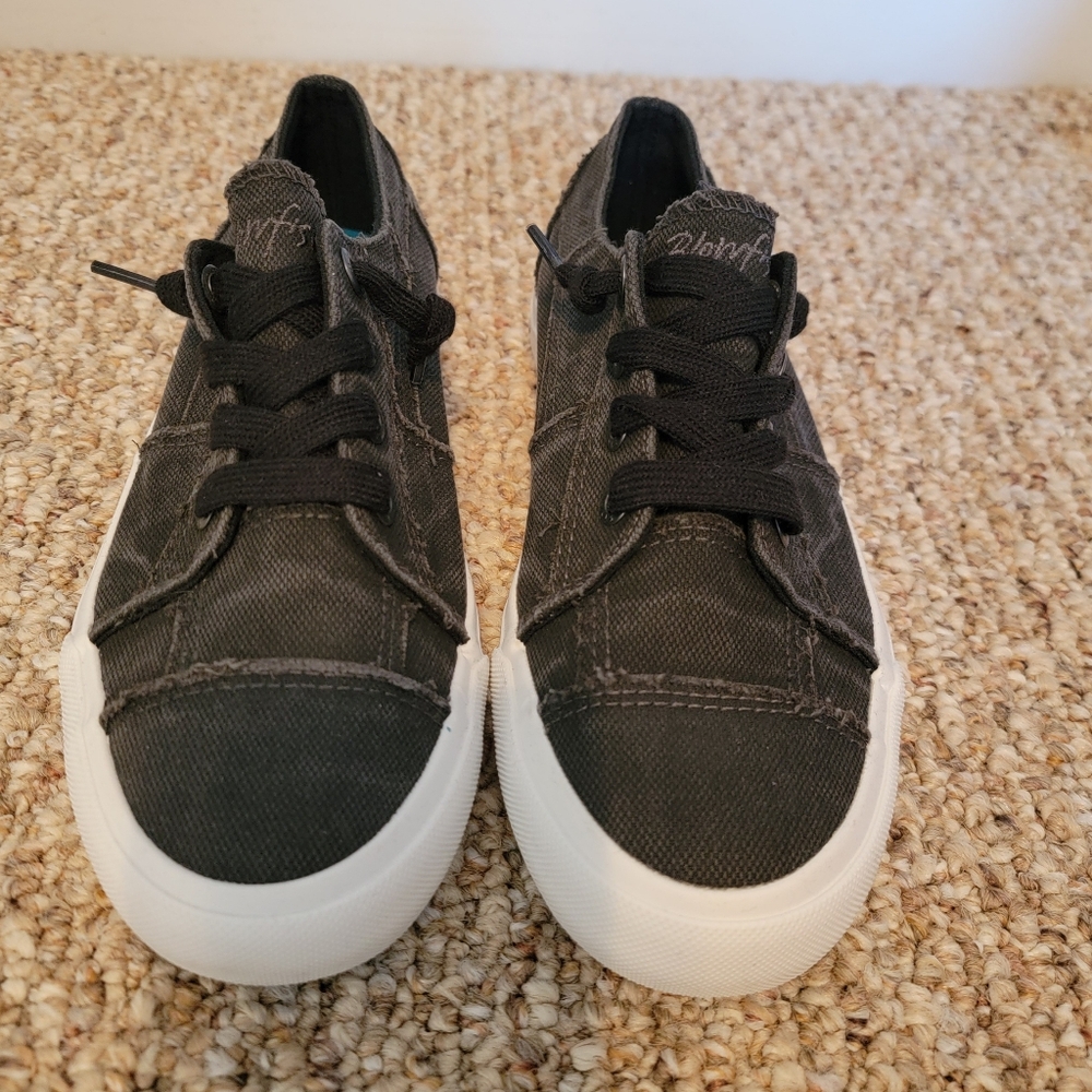 Blowfish Malibu Black Canvas Sneakers NIB - Picture 2 of 8